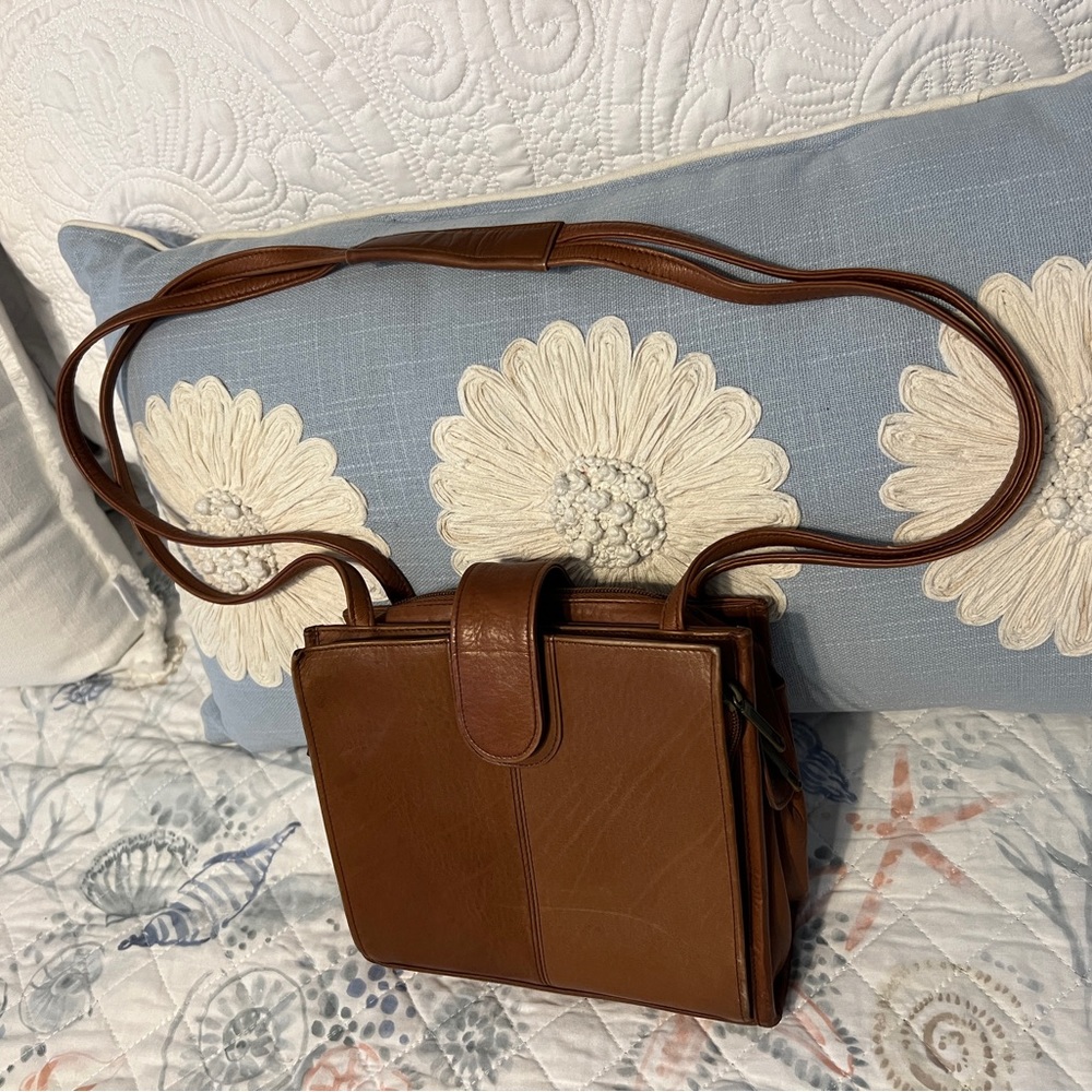genuine leather shoulder strap bag with tons of pockets and organization